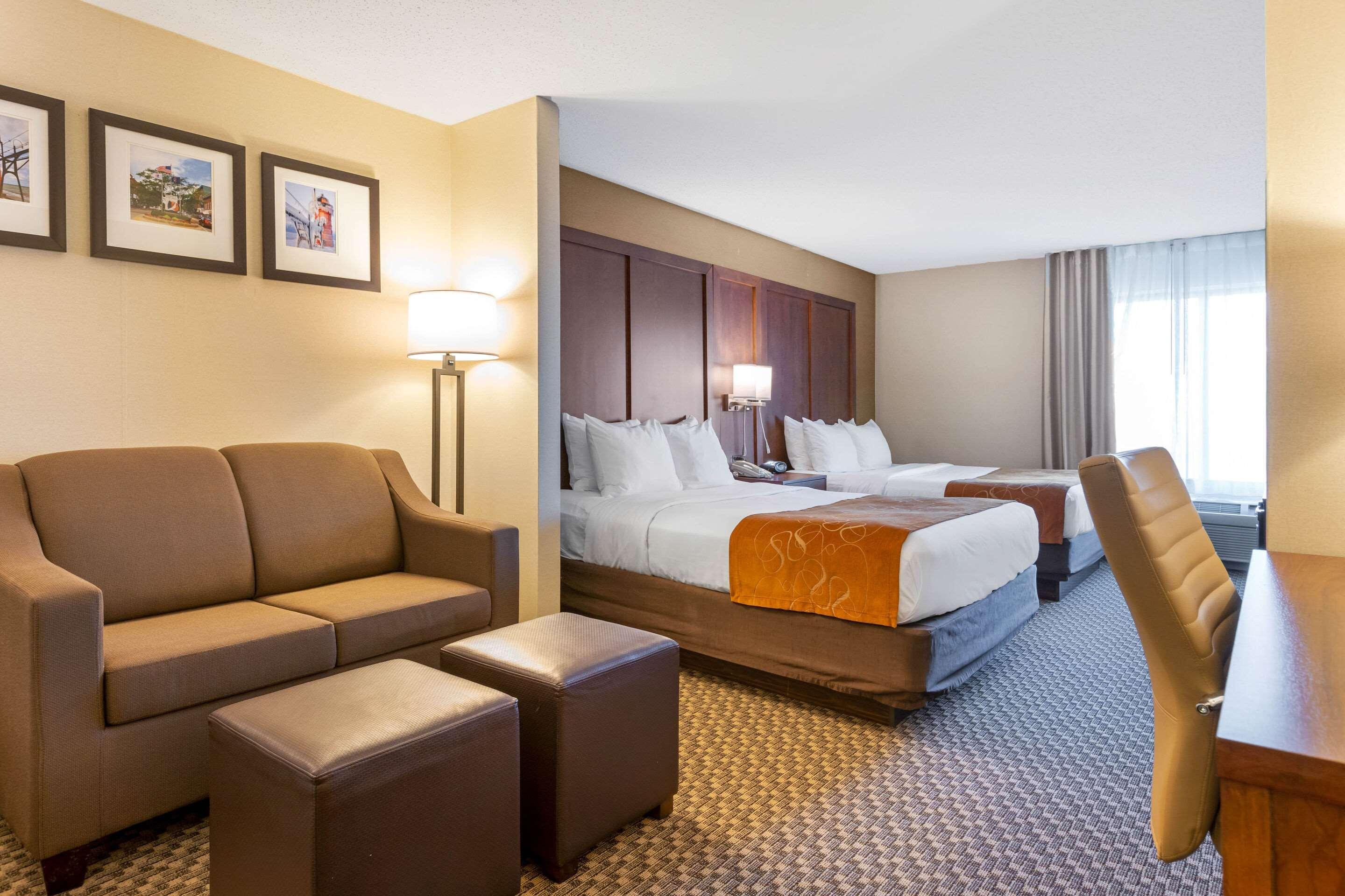 Comfort Suites South Haven Near I-96 Eksteriør bilde