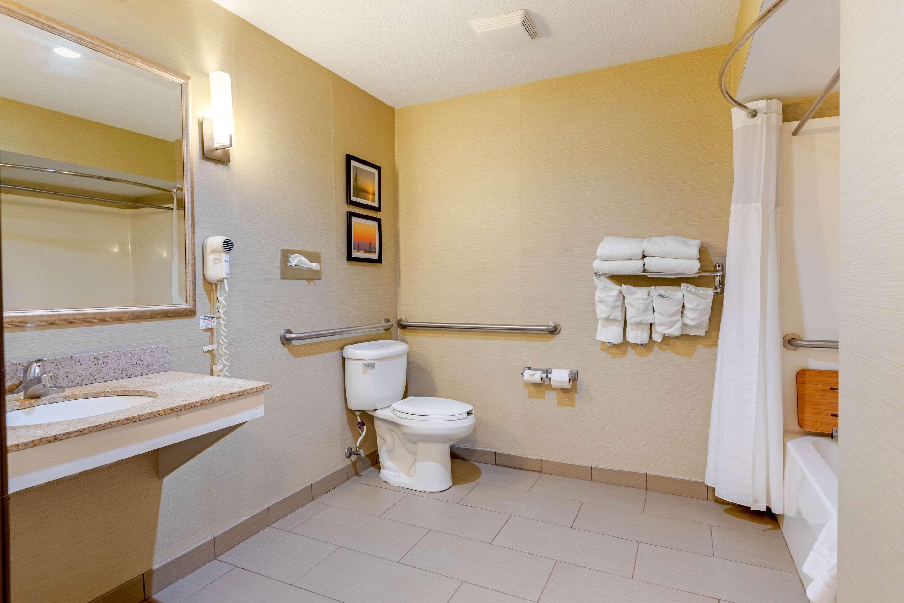 Comfort Suites South Haven Near I-96 Eksteriør bilde