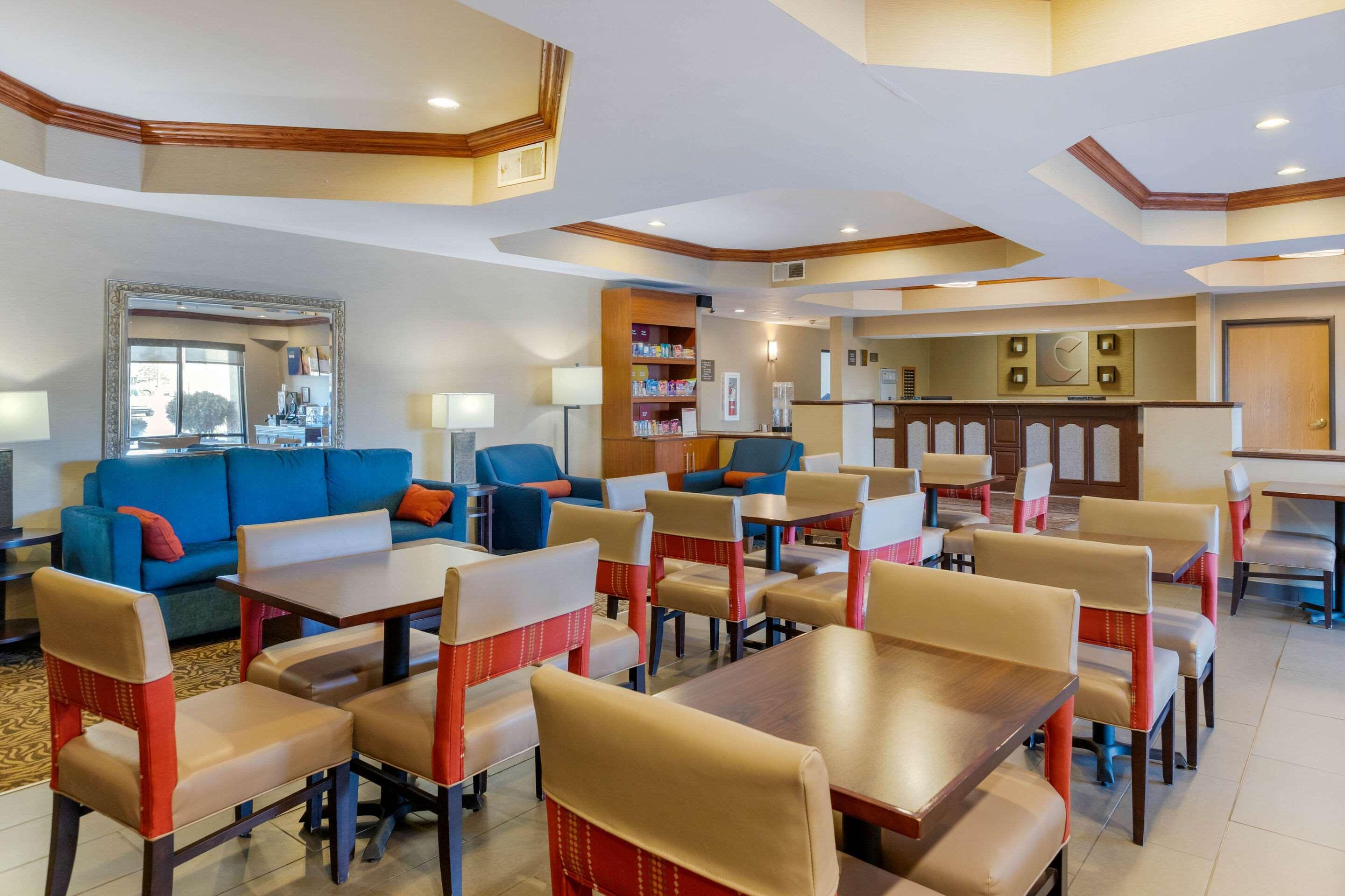 Comfort Suites South Haven Near I-96 Eksteriør bilde