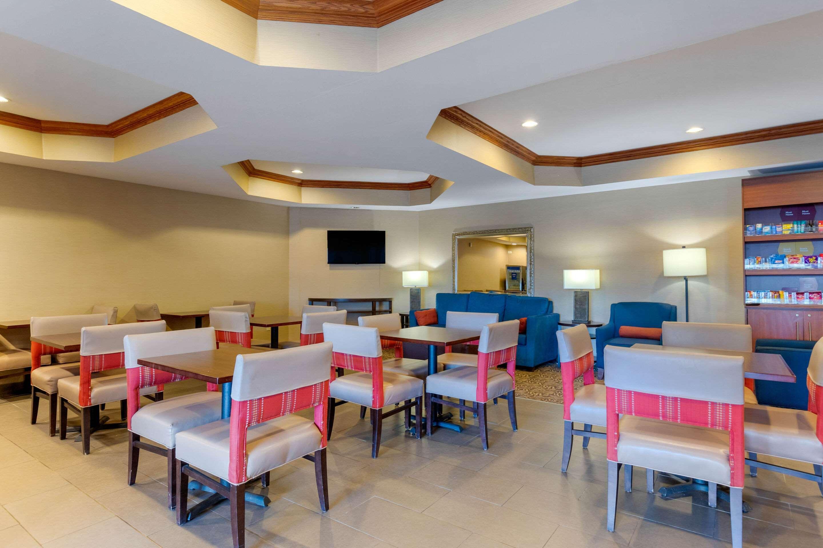 Comfort Suites South Haven Near I-96 Eksteriør bilde