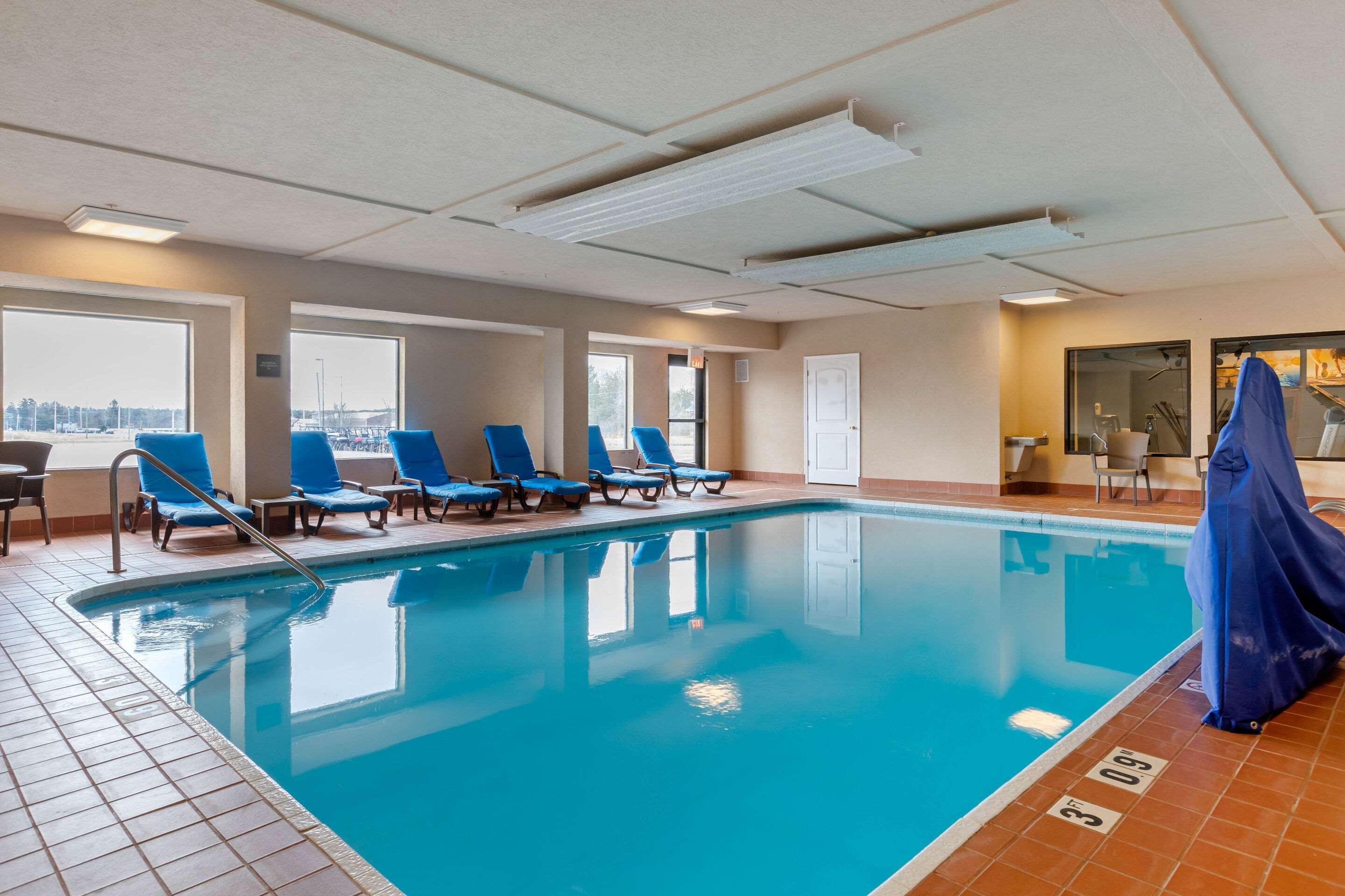 Comfort Suites South Haven Near I-96 Eksteriør bilde