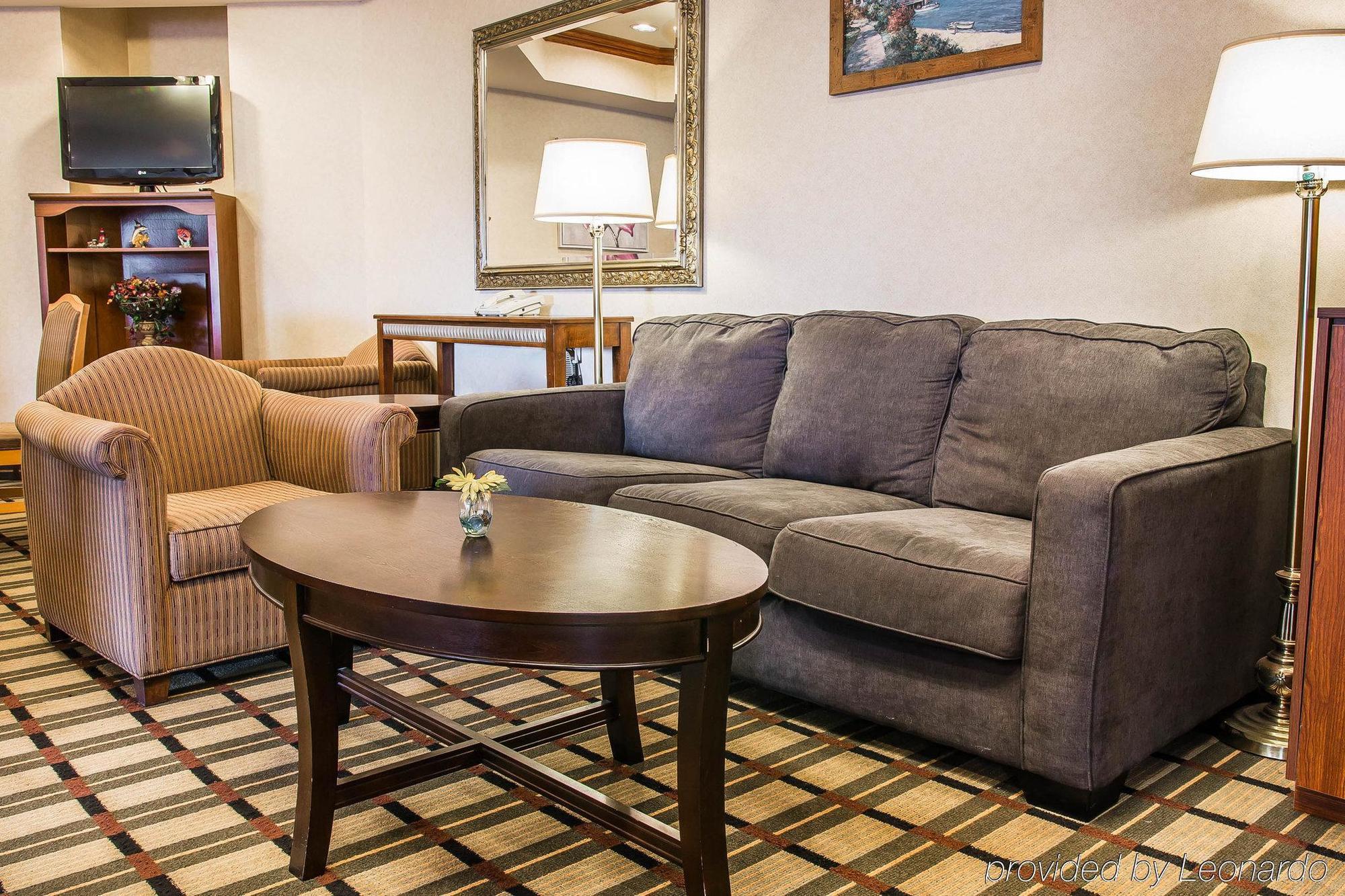 Comfort Suites South Haven Near I-96 Eksteriør bilde